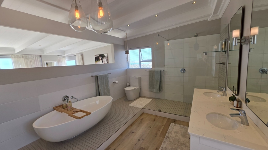 4 Bedroom Property for Sale in Hartenbos Heuwels Western Cape